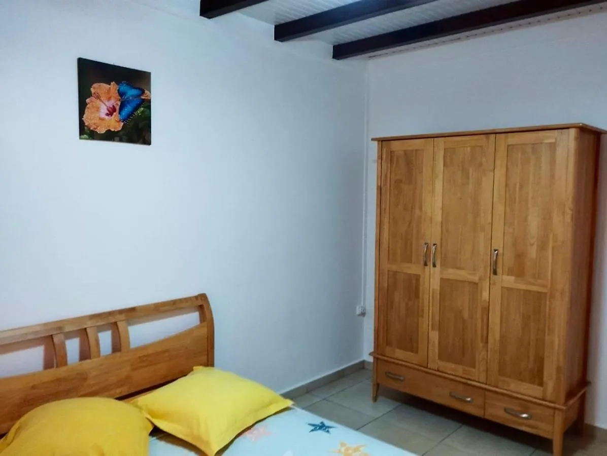 Appartement Vue Mer: Spacieux et Climatisé à Bouillante Apartment