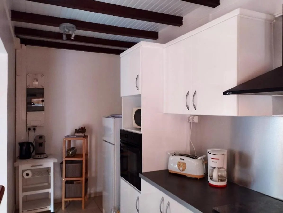 Appartement Vue Mer: Spacieux et Climatisé à Bouillante Apartment